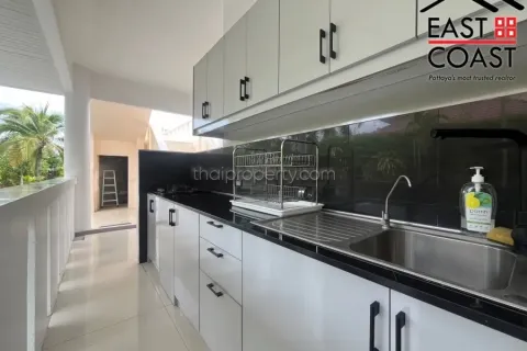 Casa de 6 dormitorios en Pattaya, Tailandia № 212317 - foto 8
