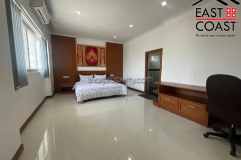 Casa de 6 dormitorios en Pattaya, Tailandia № 212317 - foto 12