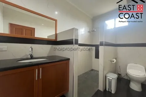 Casa de 6 dormitorios en Pattaya, Tailandia № 212317 - foto 16