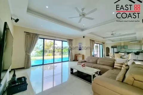 Casa de 4 dormitorios en Pattaya, Tailandia № 212315 - foto 15