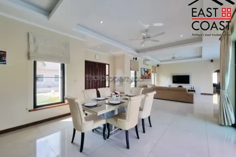 Casa de 4 dormitorios en Pattaya, Tailandia № 212315 - foto 3