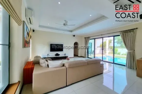 Casa de 4 dormitorios en Pattaya, Tailandia № 212315 - foto 5