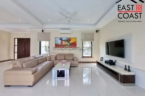 Casa de 4 dormitorios en Pattaya, Tailandia № 212315 - foto 13