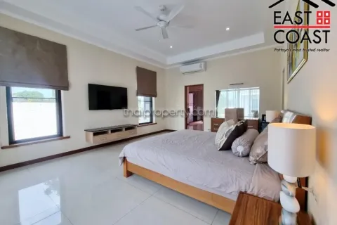 Casa de 4 dormitorios en Pattaya, Tailandia № 212315 - foto 18