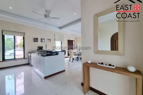 Casa de 4 dormitorios en Pattaya, Tailandia № 212315 - foto 11