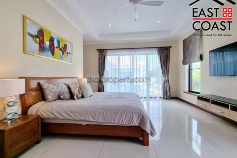 Casa de 4 dormitorios en Pattaya, Tailandia № 212315 - foto 17