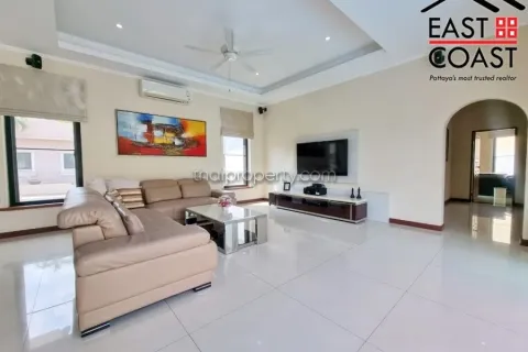 Casa de 4 dormitorios en Pattaya, Tailandia № 212314 - foto 12