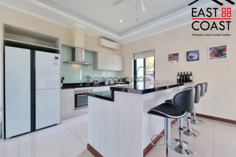 Casa de 4 dormitorios en Pattaya, Tailandia № 212314 - foto 7
