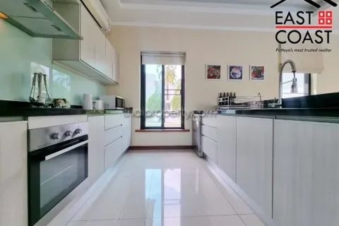 Casa de 4 dormitorios en Pattaya, Tailandia № 212314 - foto 10