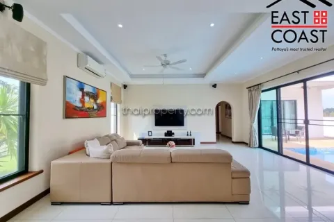 Casa de 4 dormitorios en Pattaya, Tailandia № 212314 - foto 4