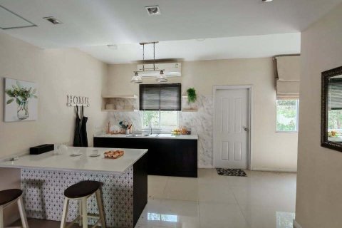 Таунхаус в Самутпракане, Таиланд с 4 спальнями  № 153334 - фото 2