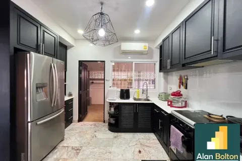 Casa de 3 dormitorios en Pattaya, Tailandia № 211483 - foto 6