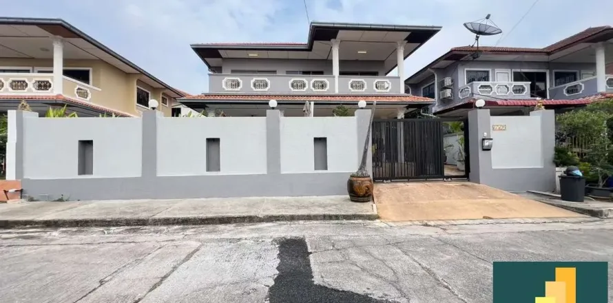 Casa de 3 dormitorios en Pattaya, Tailandia № 211483