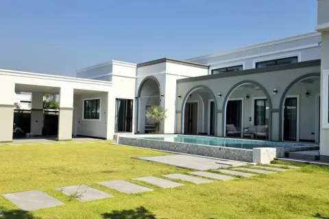 Casa de 6 dormitorios en Pattaya, Tailandia № 211477 - foto 30