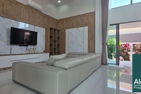 Casa de 6 dormitorios en Pattaya, Tailandia № 211477 - foto 11