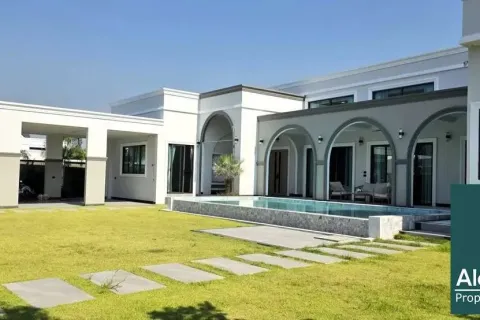 Casa de 6 dormitorios en Pattaya, Tailandia № 211477 - foto 5