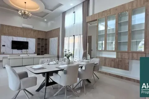 Casa de 6 dormitorios en Pattaya, Tailandia № 211477 - foto 8