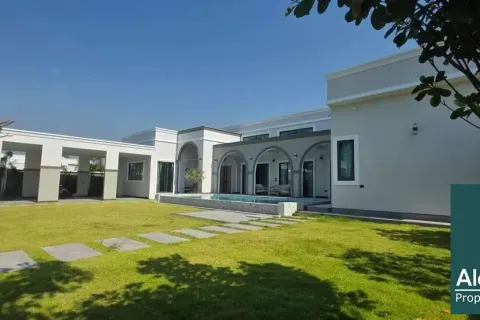 Casa de 6 dormitorios en Pattaya, Tailandia № 211477 - foto 4
