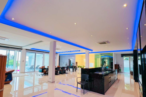 House in Bang Lamung, Thailand 10 bedrooms № 135213 - photo 6