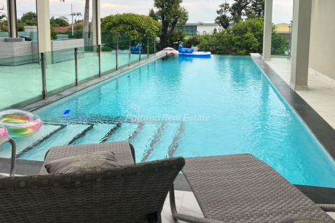 House in Bang Lamung, Thailand 10 bedrooms № 135213 - photo 4