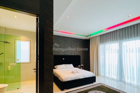 House in Bang Lamung, Thailand 10 bedrooms № 135213 - photo 11