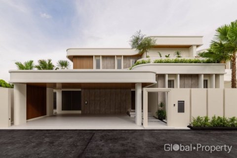 Дом в Паттайе, Таиланд с 4 спальнями  № 135216 - фото 1