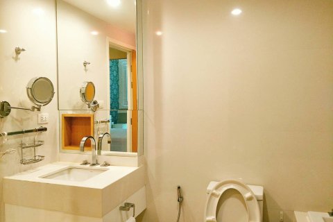 Condo à Watthana, Bangkok, Thaïlande, 3 chambres № 200521 - photo 2