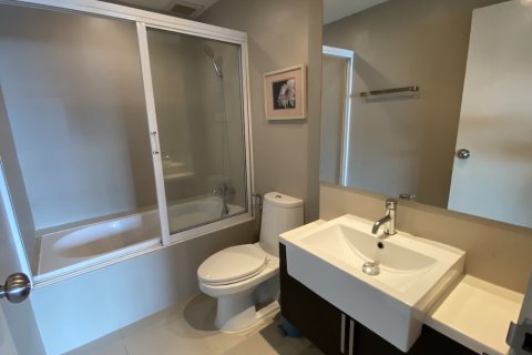 Condo in Khlong Toei, Bangkok, Thailand, 2 bedrooms  № 200525 - photo 29