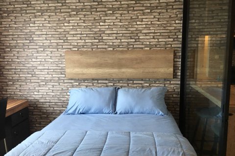 Condo in Huai Khwang, Bangkok, Thailand, 1 bedroom № 200523 - photo 2