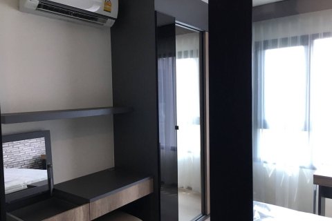 Condo in Huai Khwang, Bangkok, Thailand, 1 bedroom № 200523 - photo 4