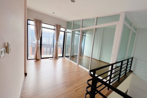 Townhouse in Pak Kret, Thailand 4 bedrooms № 135453 - photo 21