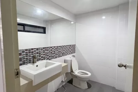 Townhouse in Pak Kret, Thailand 4 bedrooms № 135453 - photo 8