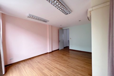 Townhouse in Pak Kret, Thailand 4 bedrooms № 135453 - photo 19