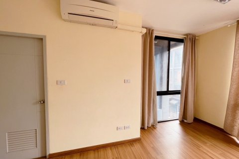 Townhouse in Pak Kret, Thailand 4 bedrooms № 135453 - photo 18