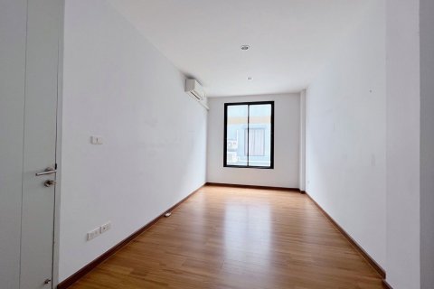 Townhouse in Pak Kret, Thailand 4 bedrooms № 135453 - photo 14