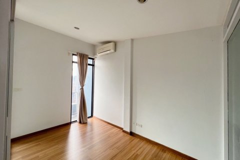 Townhouse in Pak Kret, Thailand 4 bedrooms № 135453 - photo 20