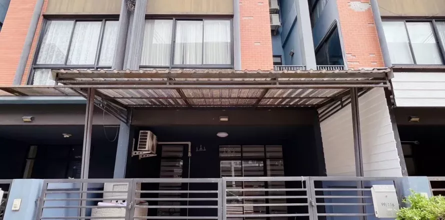 Townhouse in Pak Kret, Thailand 4 bedrooms № 135453