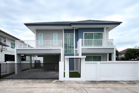 House in Bang Lamung, Thailand 3 bedrooms № 152448 - photo 1