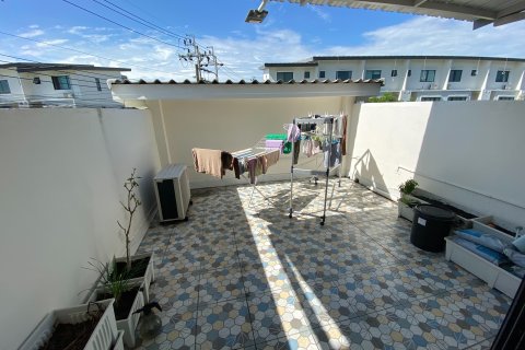 Townhouse in Bang Bua Thong, Thailand 3 bedrooms № 168896 - photo 15