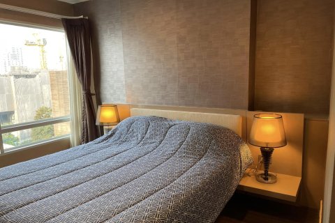 Студия в кондо в Ваттхане, Бангкок, Таиланд № 164443 - фото 1