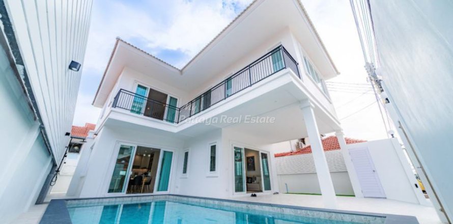 House in Pattaya, Thailand 4 bedrooms № 154578