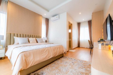 House in Pattaya, Thailand 4 bedrooms № 154578 - photo 10