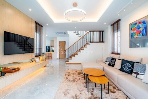 House in Pattaya, Thailand 4 bedrooms № 154578 - photo 3