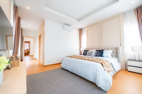 House in Pattaya, Thailand 4 bedrooms № 154578 - photo 11