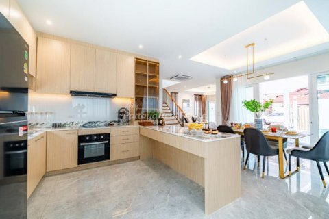 House in Pattaya, Thailand 4 bedrooms № 154578 - photo 4