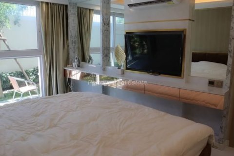 Condo à Bang Lamung, Thaïlande, 2 chambres № 154577 - photo 10