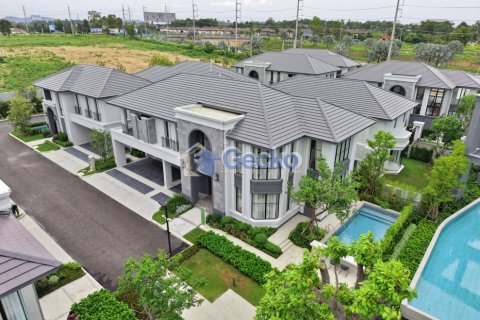 Maison à Pattaya, Thaïlande 5 chambres № 196101