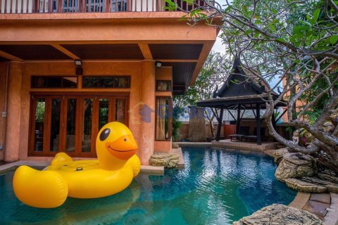 House in Pattaya, Thailand 4 bedrooms № 196661 - photo 3