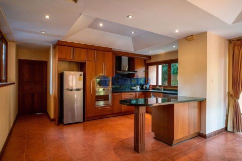 House in Pattaya, Thailand 4 bedrooms № 196661 - photo 13