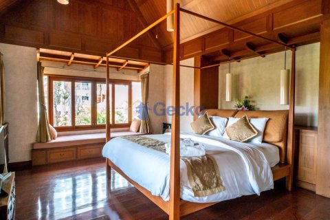 House in Pattaya, Thailand 4 bedrooms № 196661 - photo 15